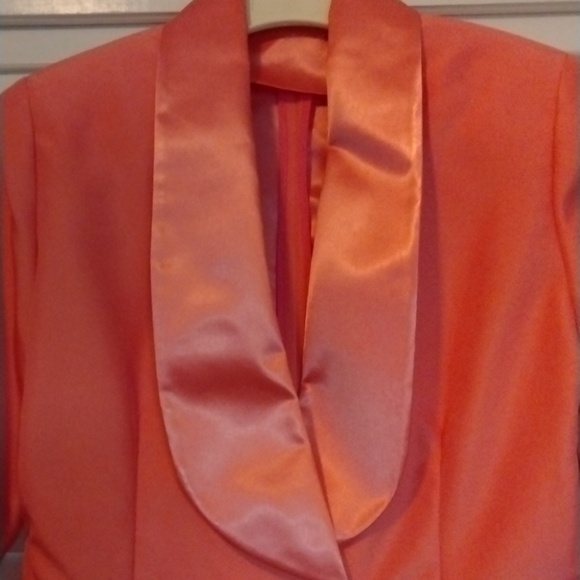 Beautiful coral coat dress fully lined. Size 14 - Picture 3 of 5